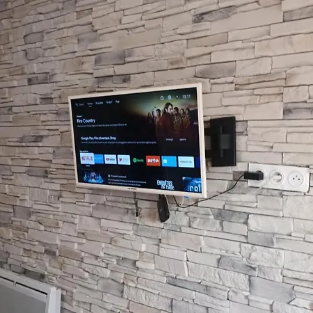 In A Prestigious Neighborhood - 6th Floor With No Elevator- * باريس