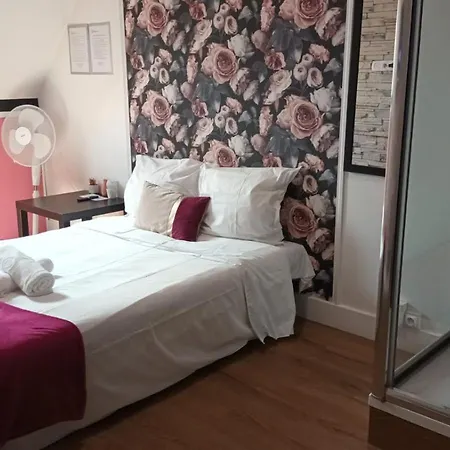 Apartment In A Prestigious Neighborhood - 6th Floor With No Elevator- Paris